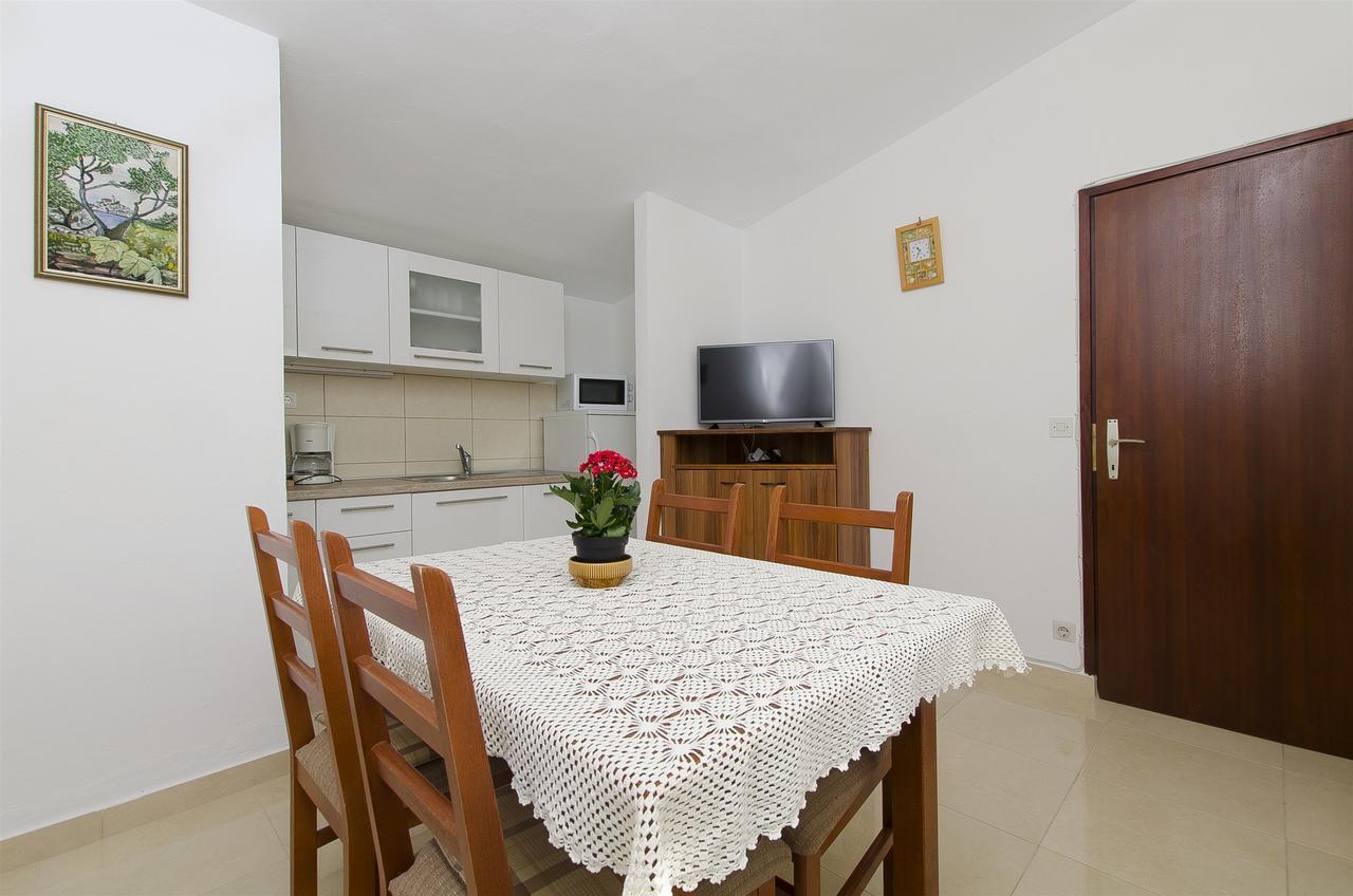 Apartment Josipa Примоштен Екстер'єр фото